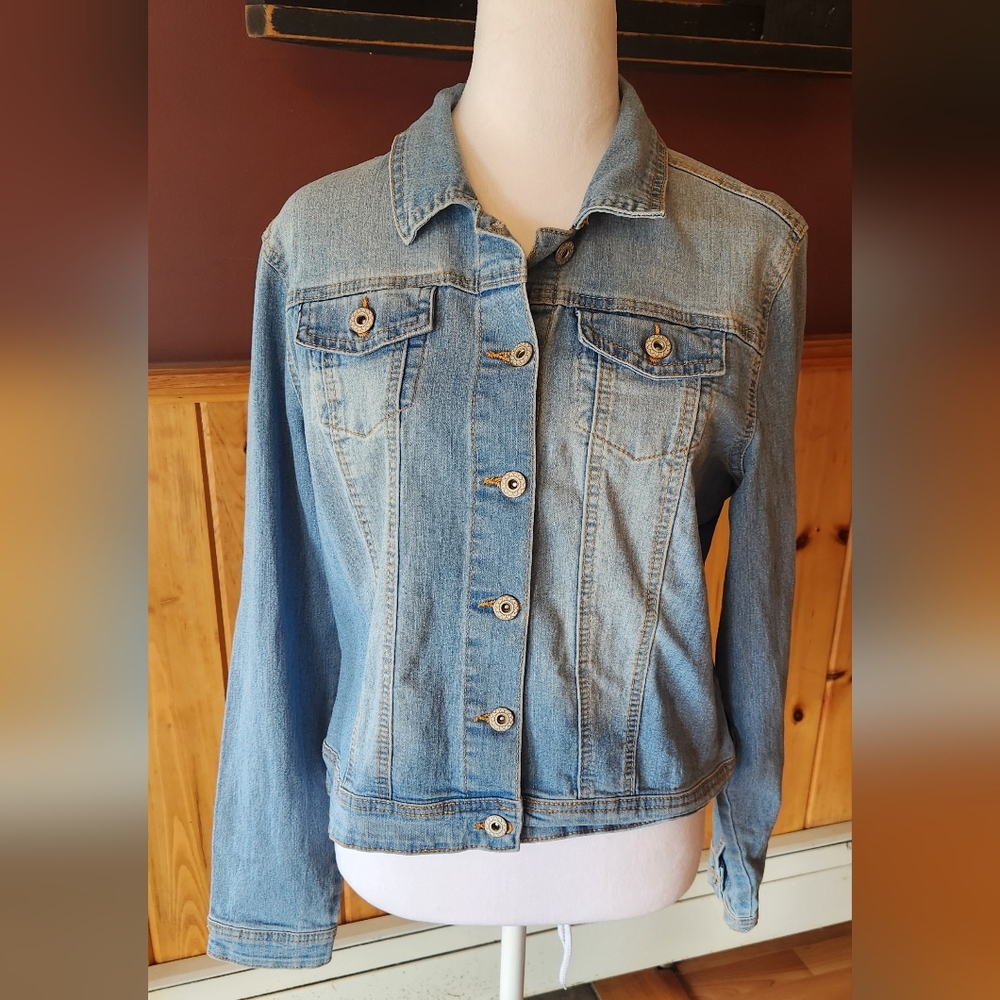 Revolt Vintage Denim Jacket Size Medium Jean Jacket